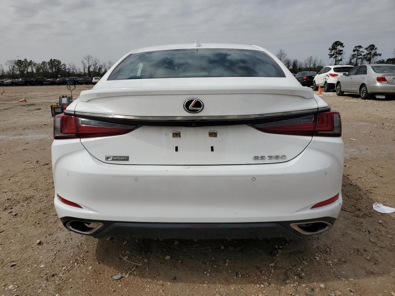 2019 Lexus ES - Image 6