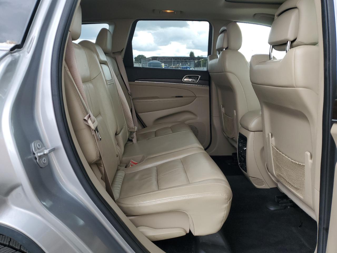 2014 Jeep Grand Cherokee - Image 11