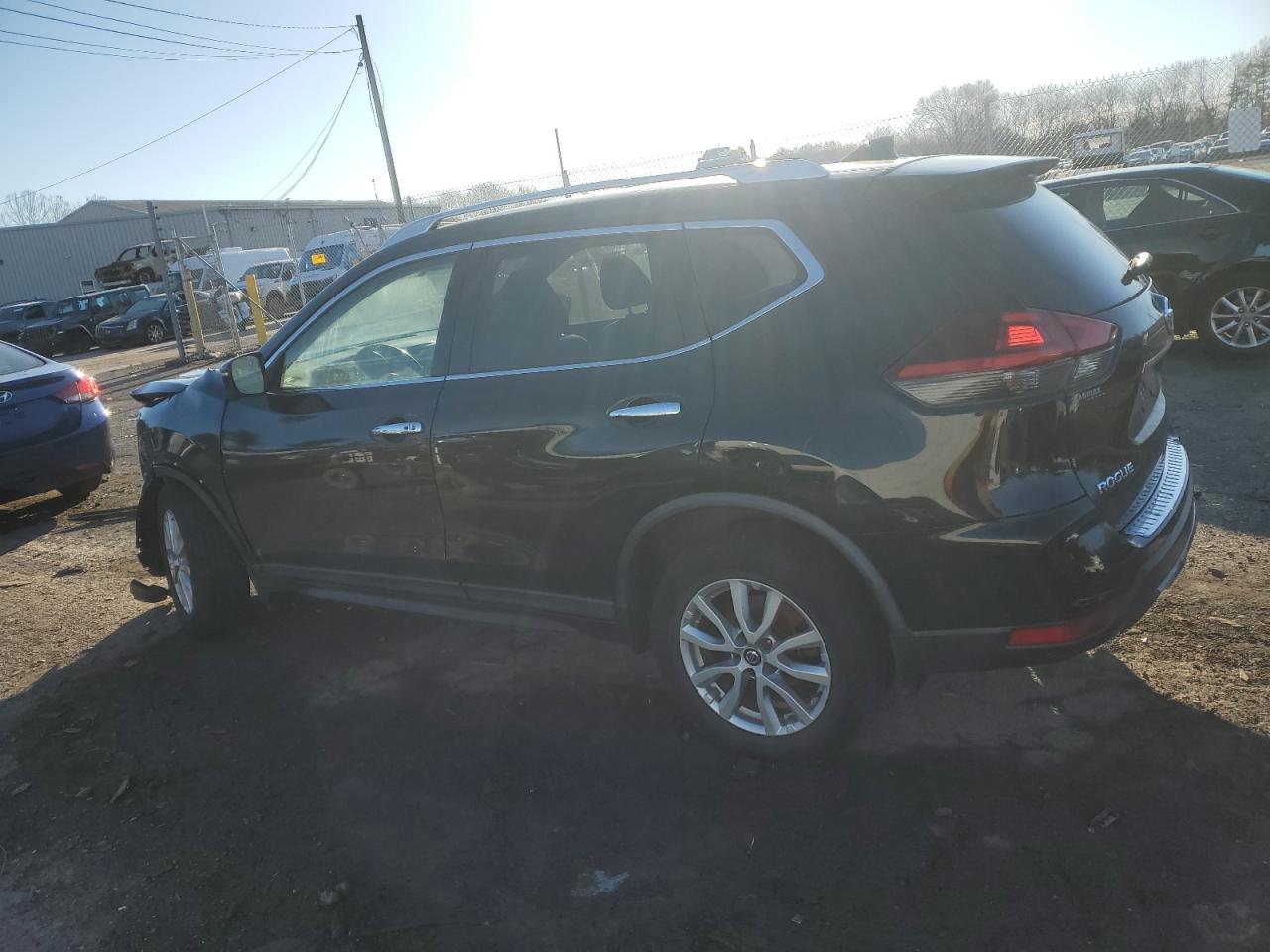 2018 Nissan Rogue - Image 2