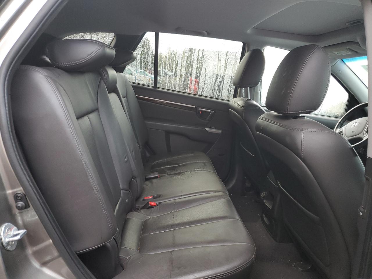 2012 Hyundai Santa Fe - Image 11