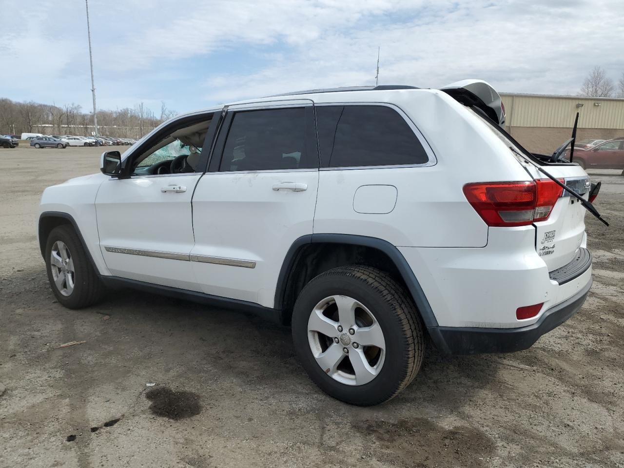 2013 Jeep Grand Cherokee - Image 2