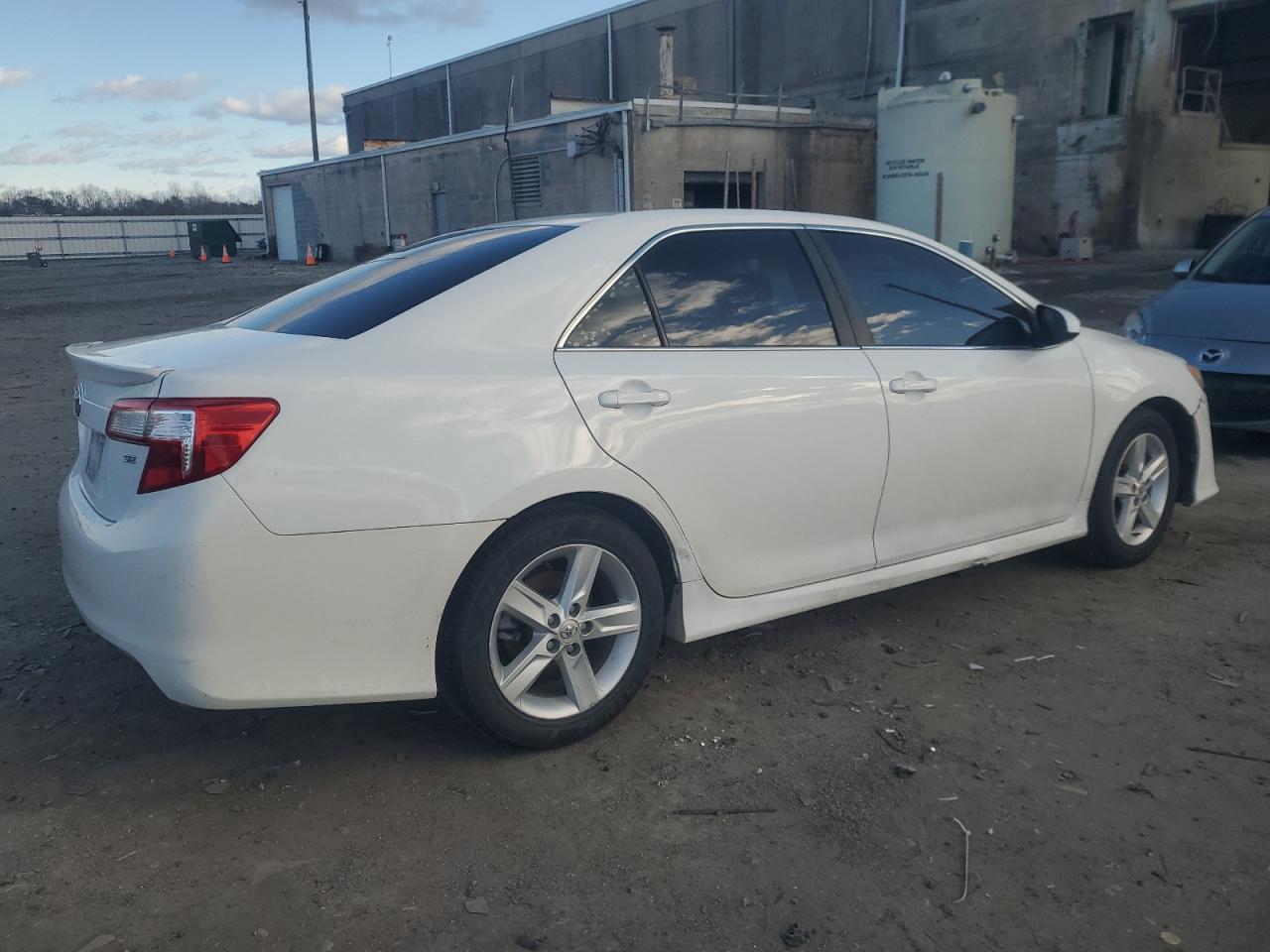 2014 Toyota Camry - Image 3