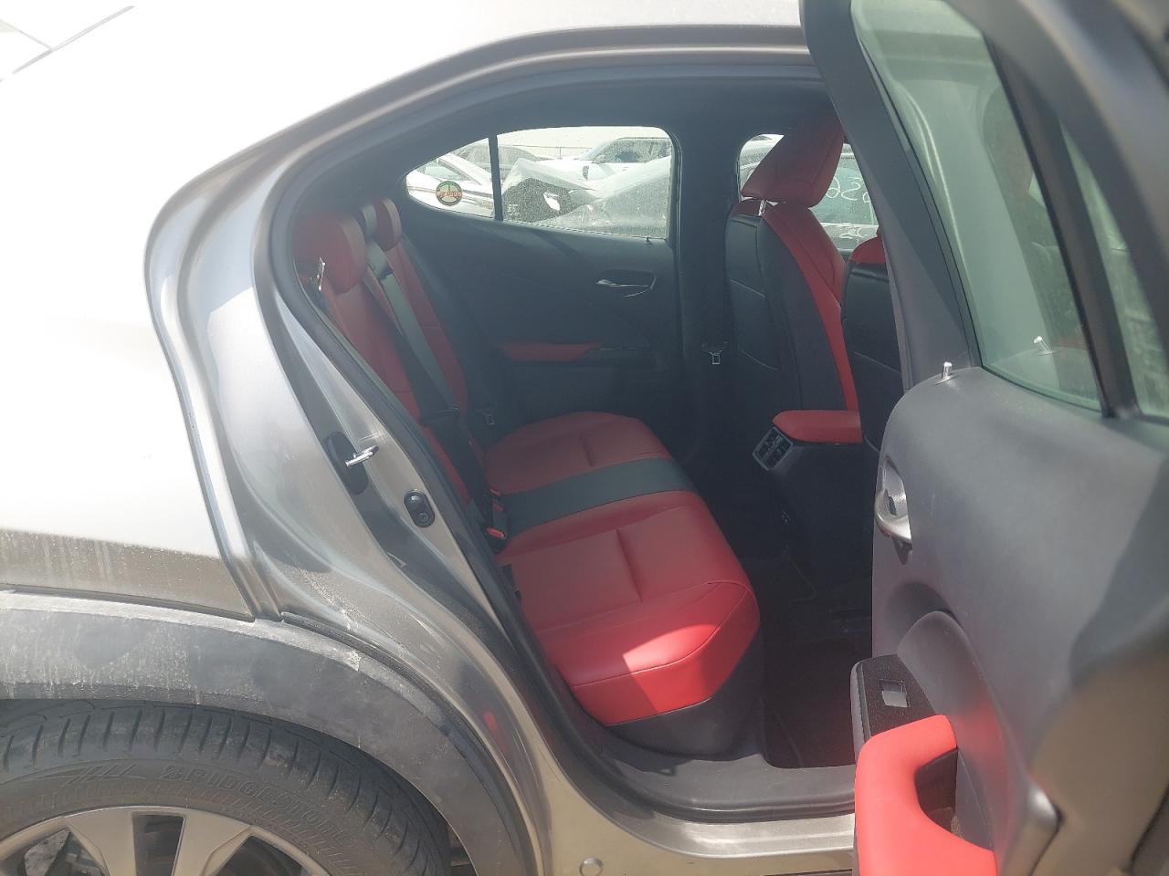 JTHY35BH1K2019401 - 2019 Lexus UX200 - #48265625