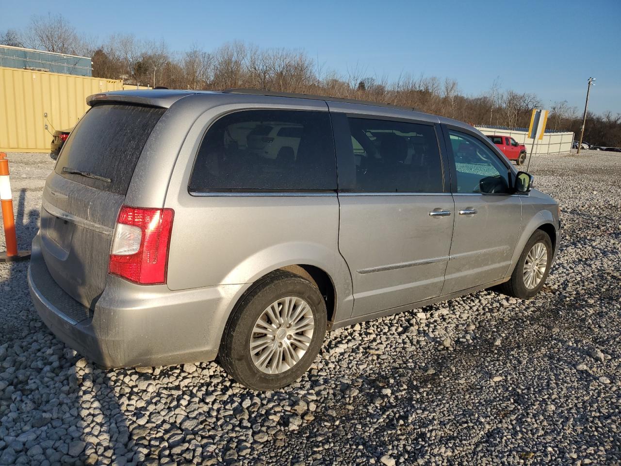 2015 Chrysler Town & Country - Image 3