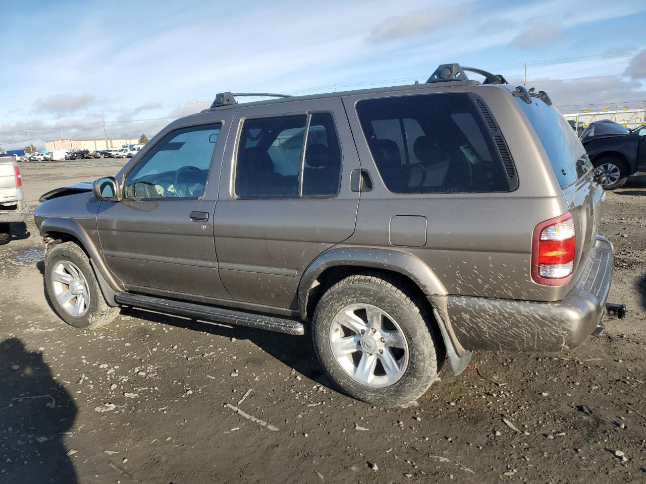 2002 Nissan Pathfinder - Image 2