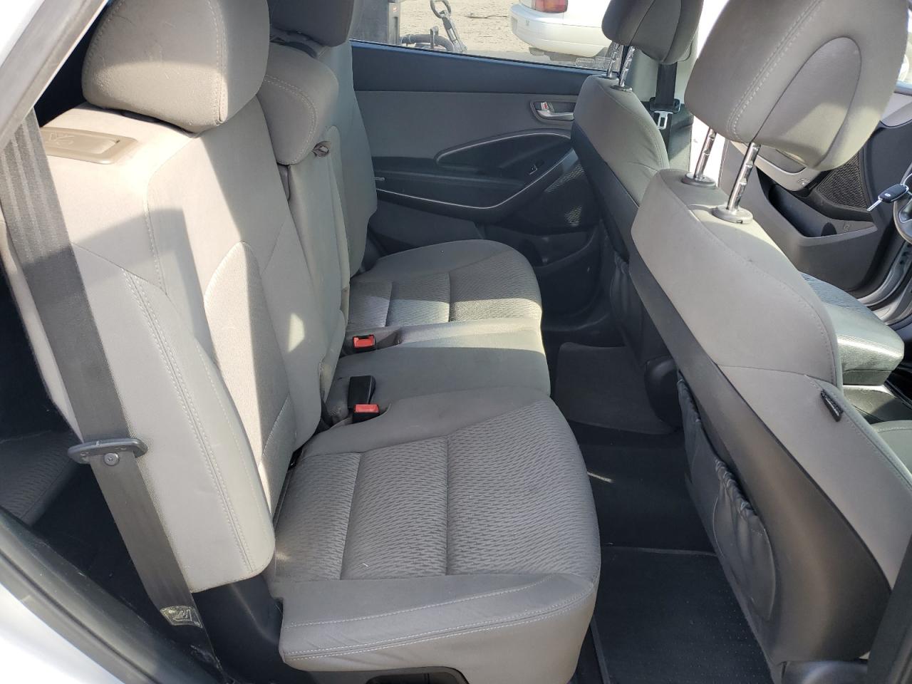 2017 Hyundai Santa Fe - Image 11