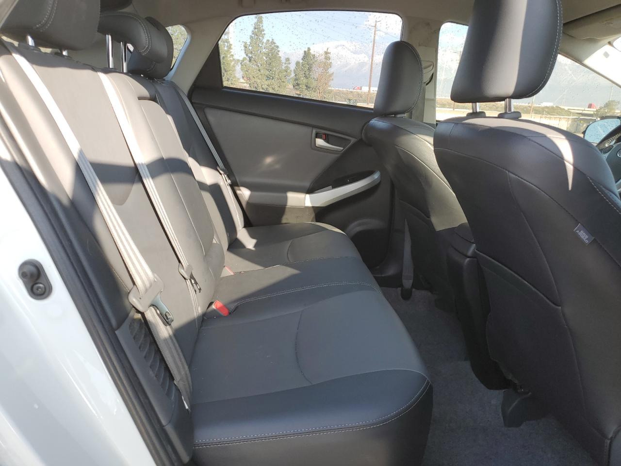 2014 Toyota Prius - Image 10
