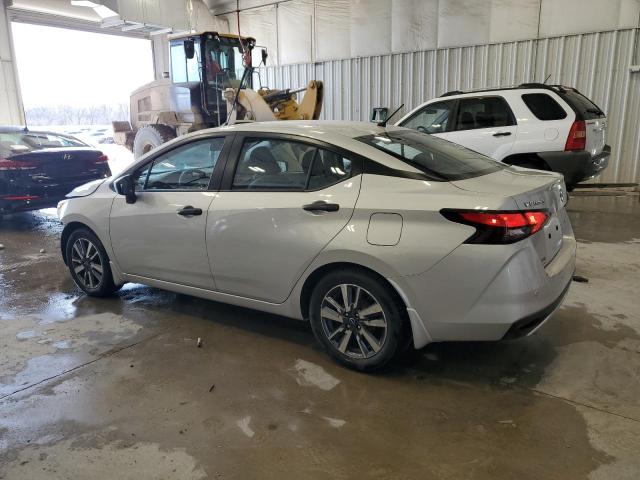  NISSAN VERSA 2023 Сріблястий