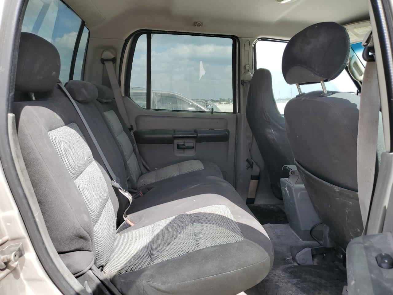 2003 Ford Explorer - Image 10