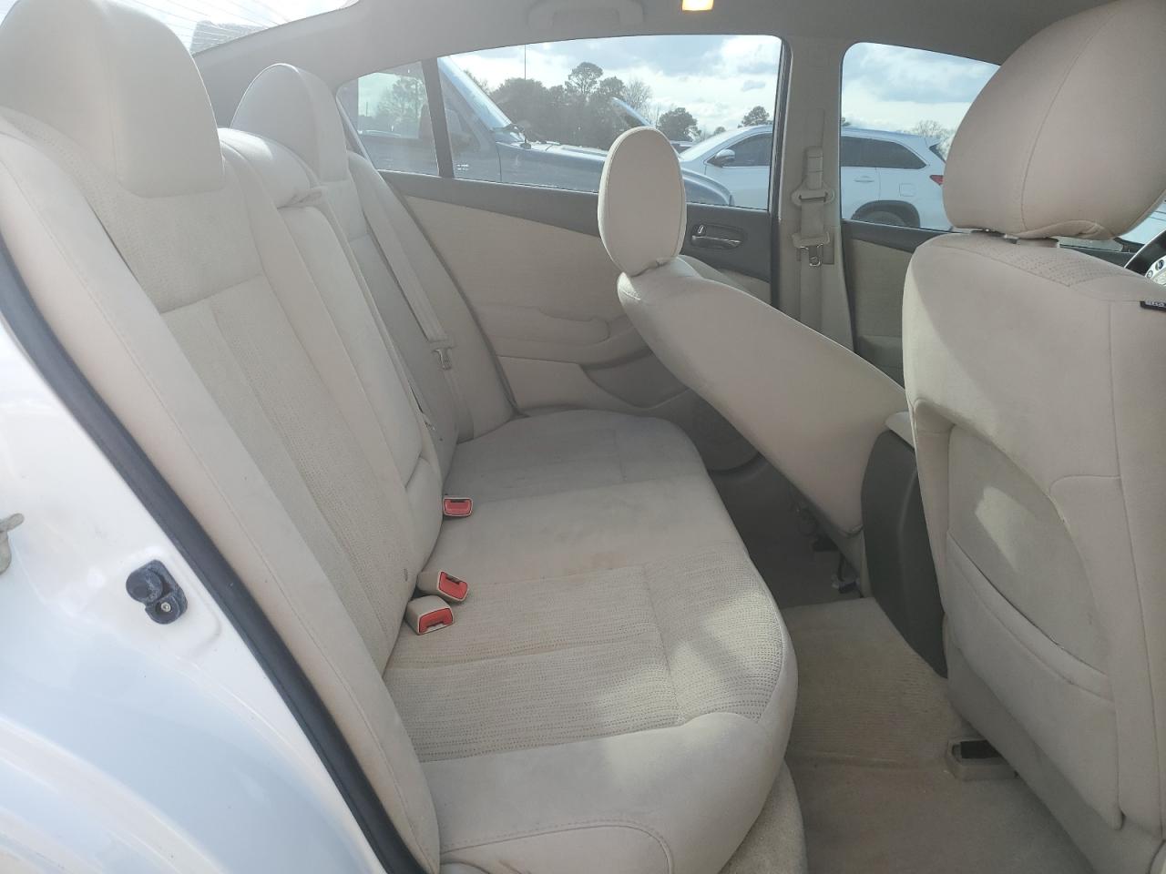 2012 Nissan Altima - Image 10