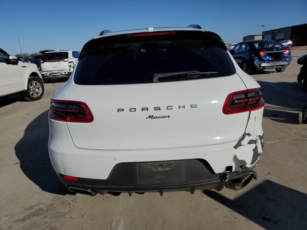 2017 Porsche Macan - Image 6