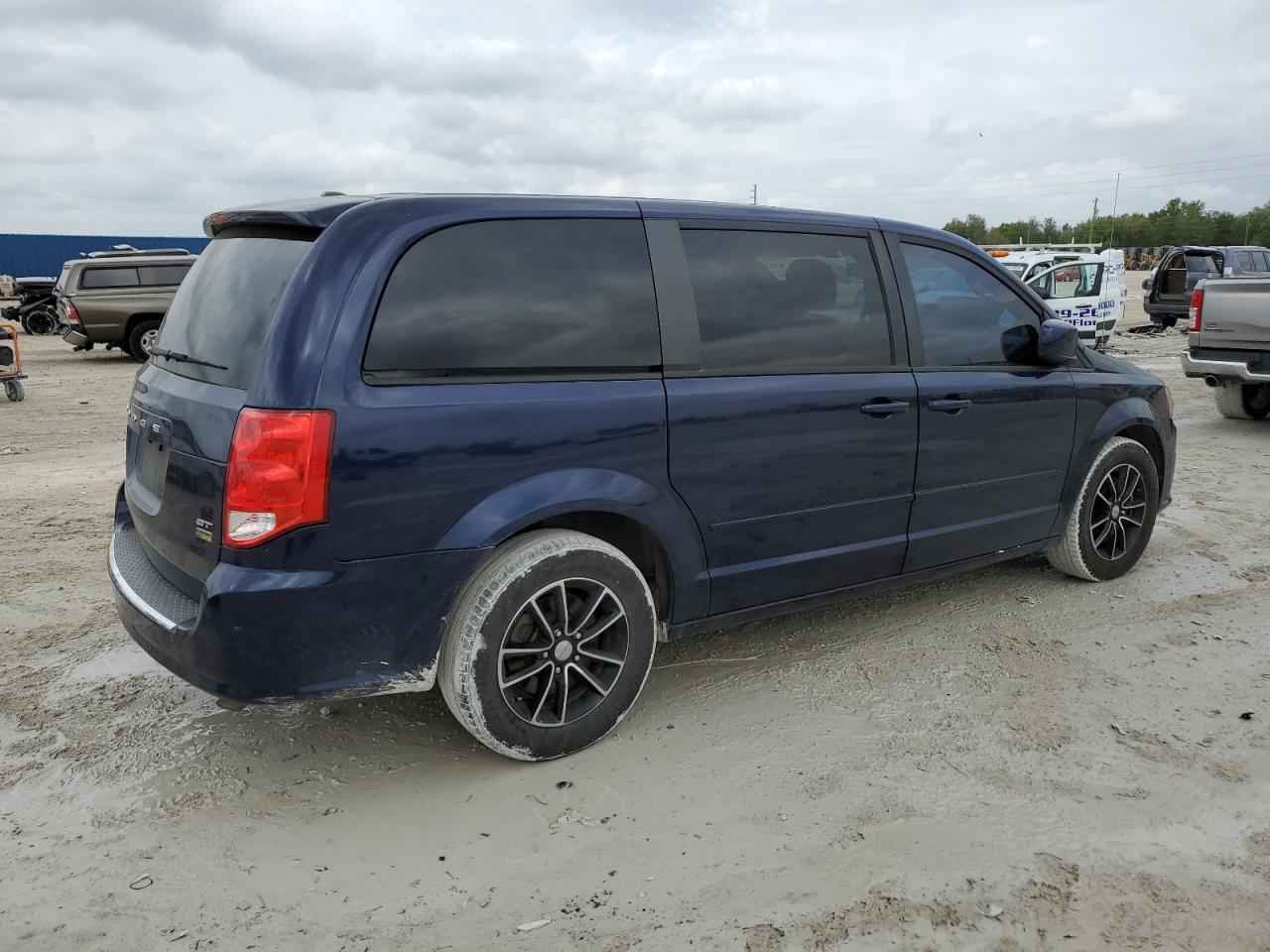 2017 Dodge Caravan - Image 3
