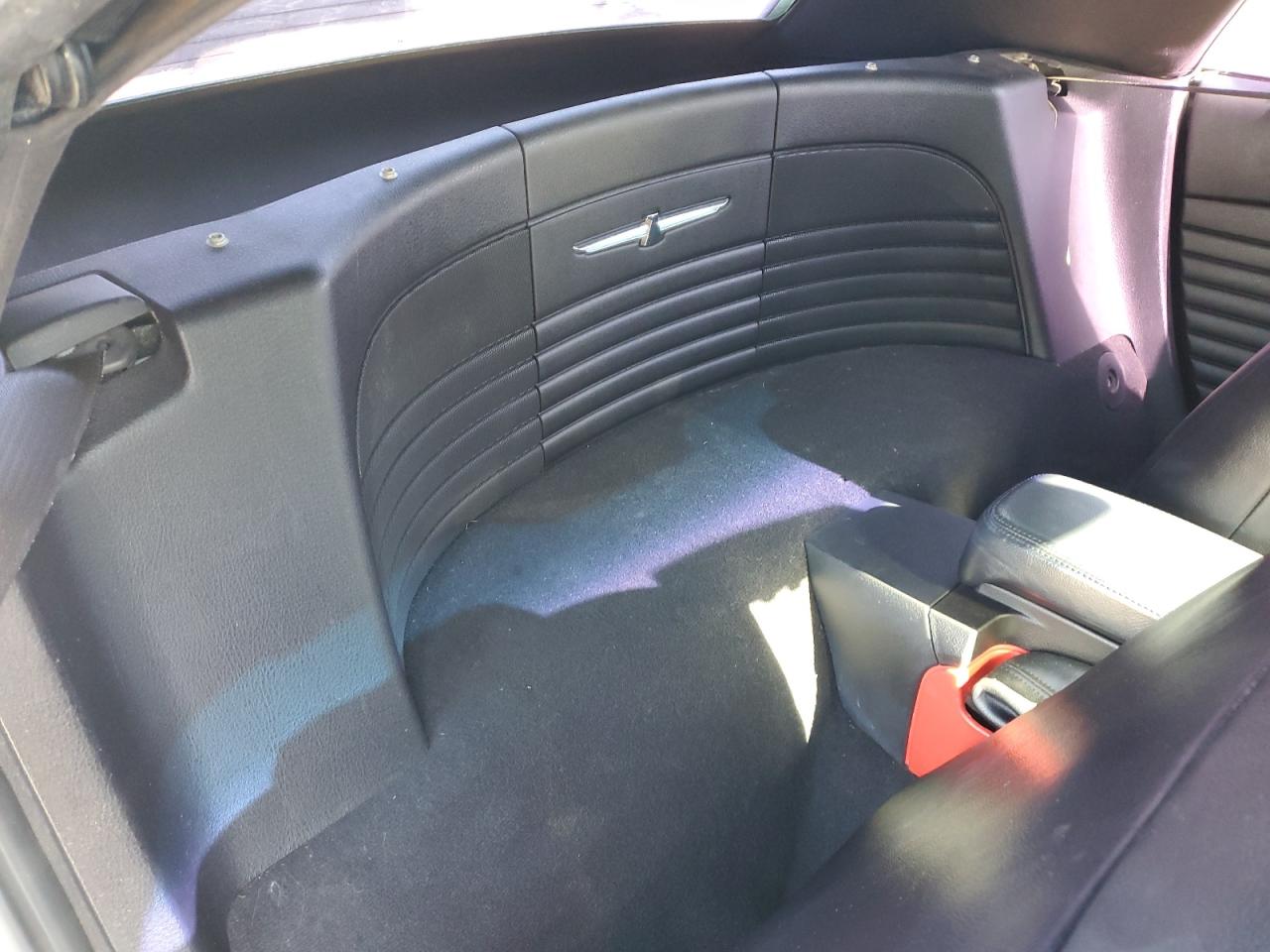 2004 Ford Thunderbird - Image 10