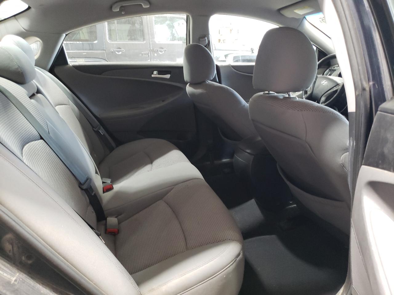 2011 Hyundai Sonata - Image 10