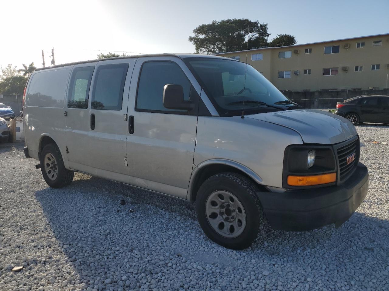 2009 GMC Savana - Image 4