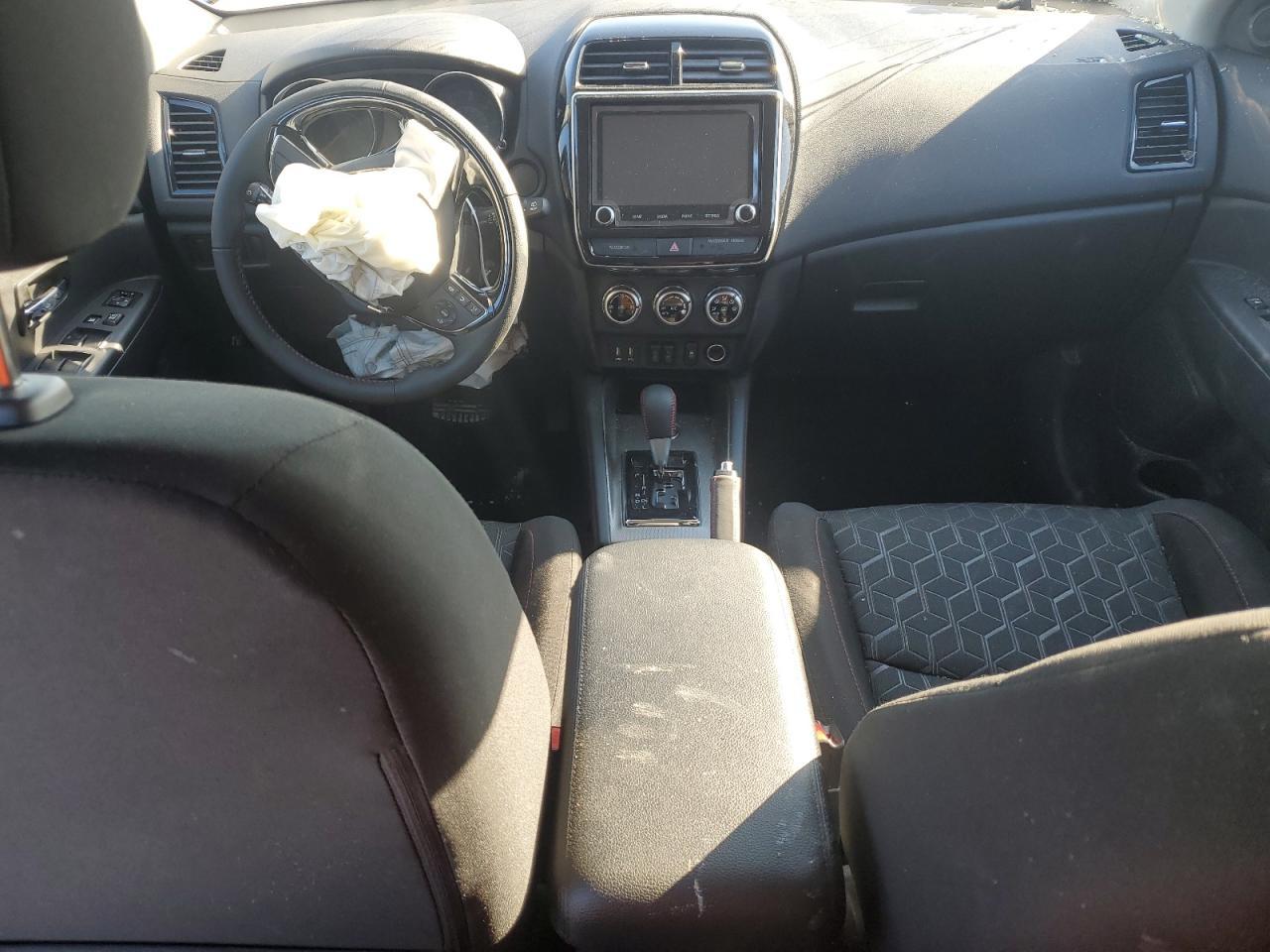 2024 Mitsubishi Outlander - Image 8