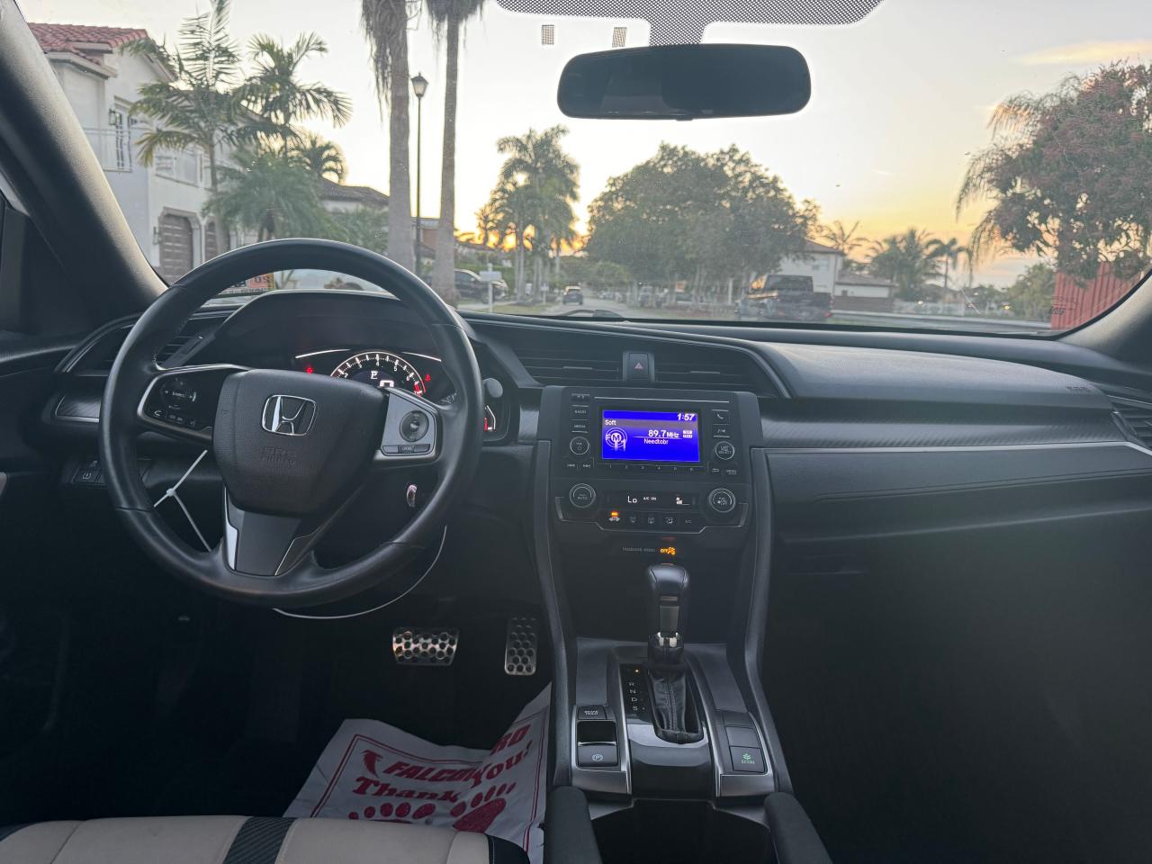 VIN: SHHFK7H40HU403525 Auction: COPART Lot: 48743185 Location: FL - MIAMI SOUTH VIN: SHHFK7H40HU403525 HONDA CIVIC 2017 WHITE Photo 9