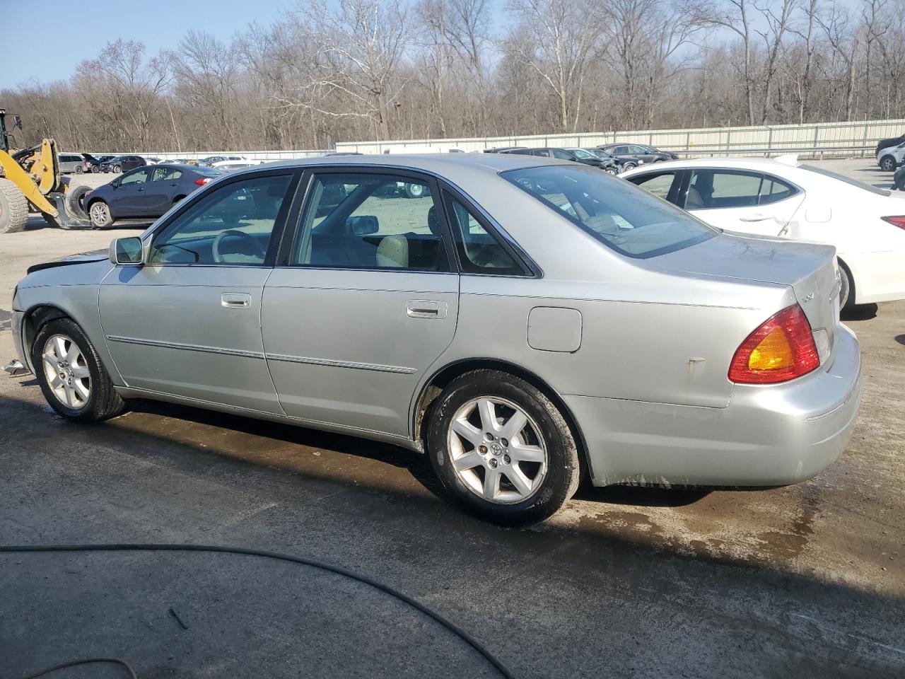 2001 Toyota Avalon - Image 2