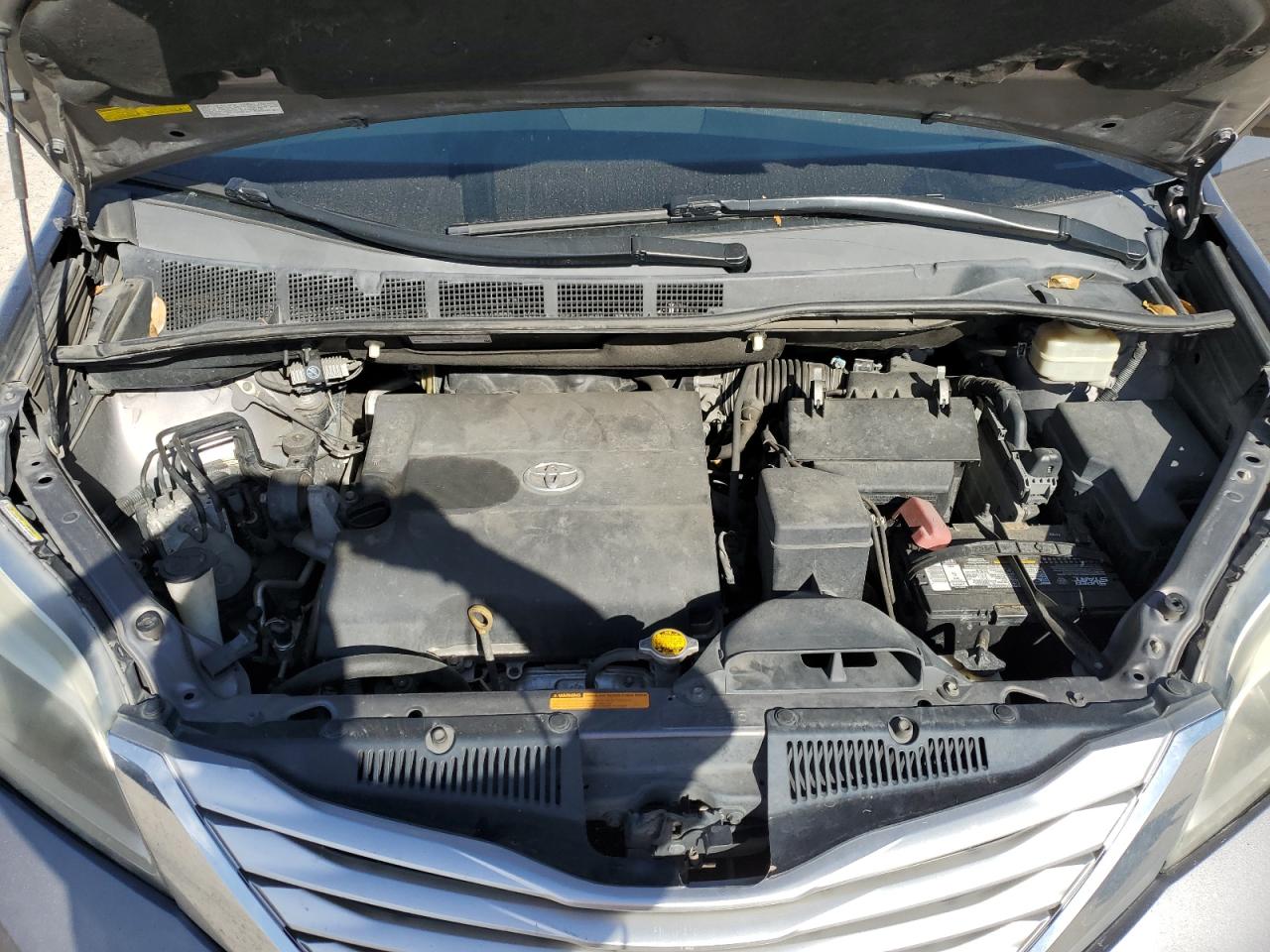 2016 Toyota Sienna - Image 12