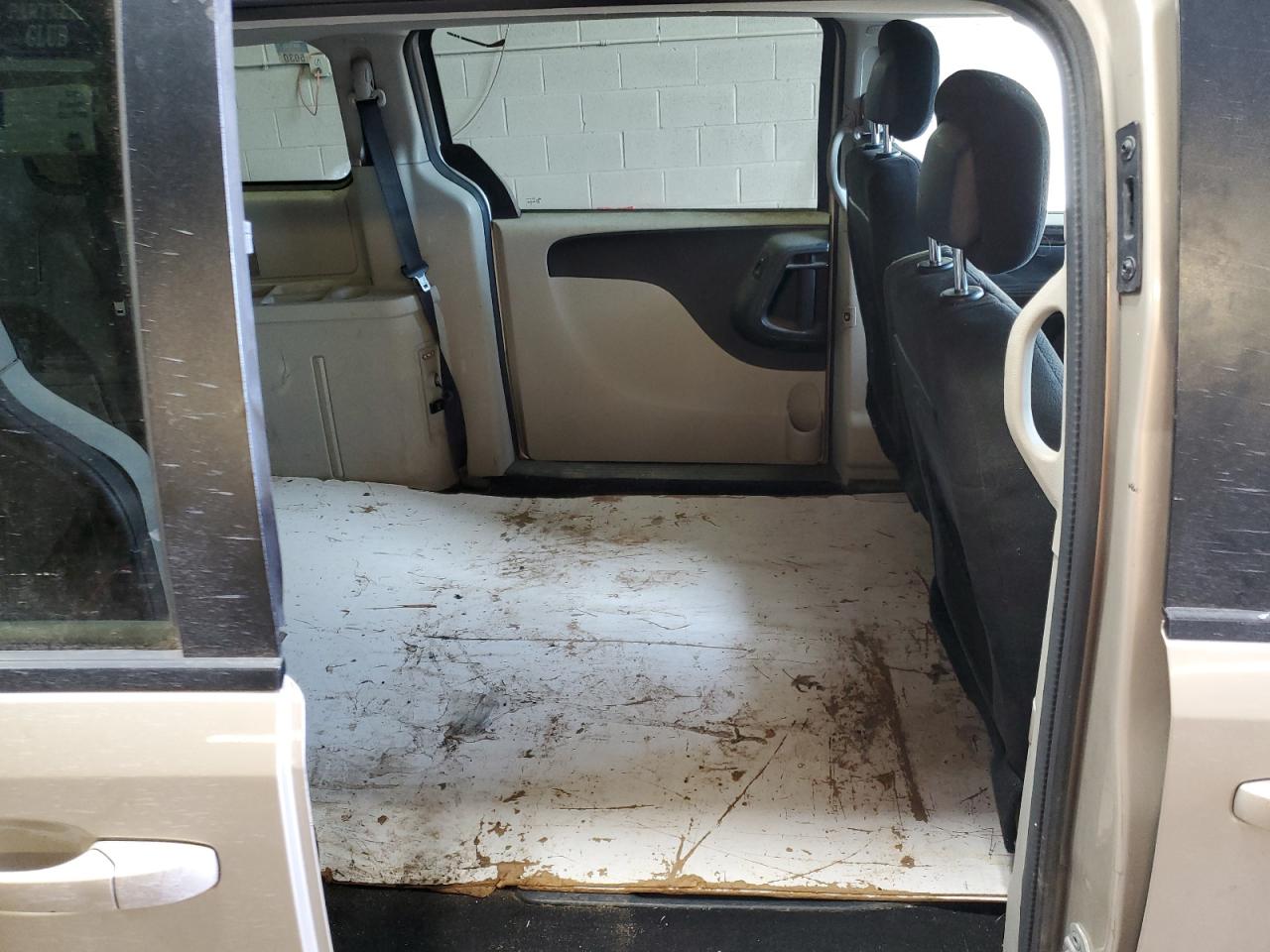 2013 Dodge Caravan - Image 12