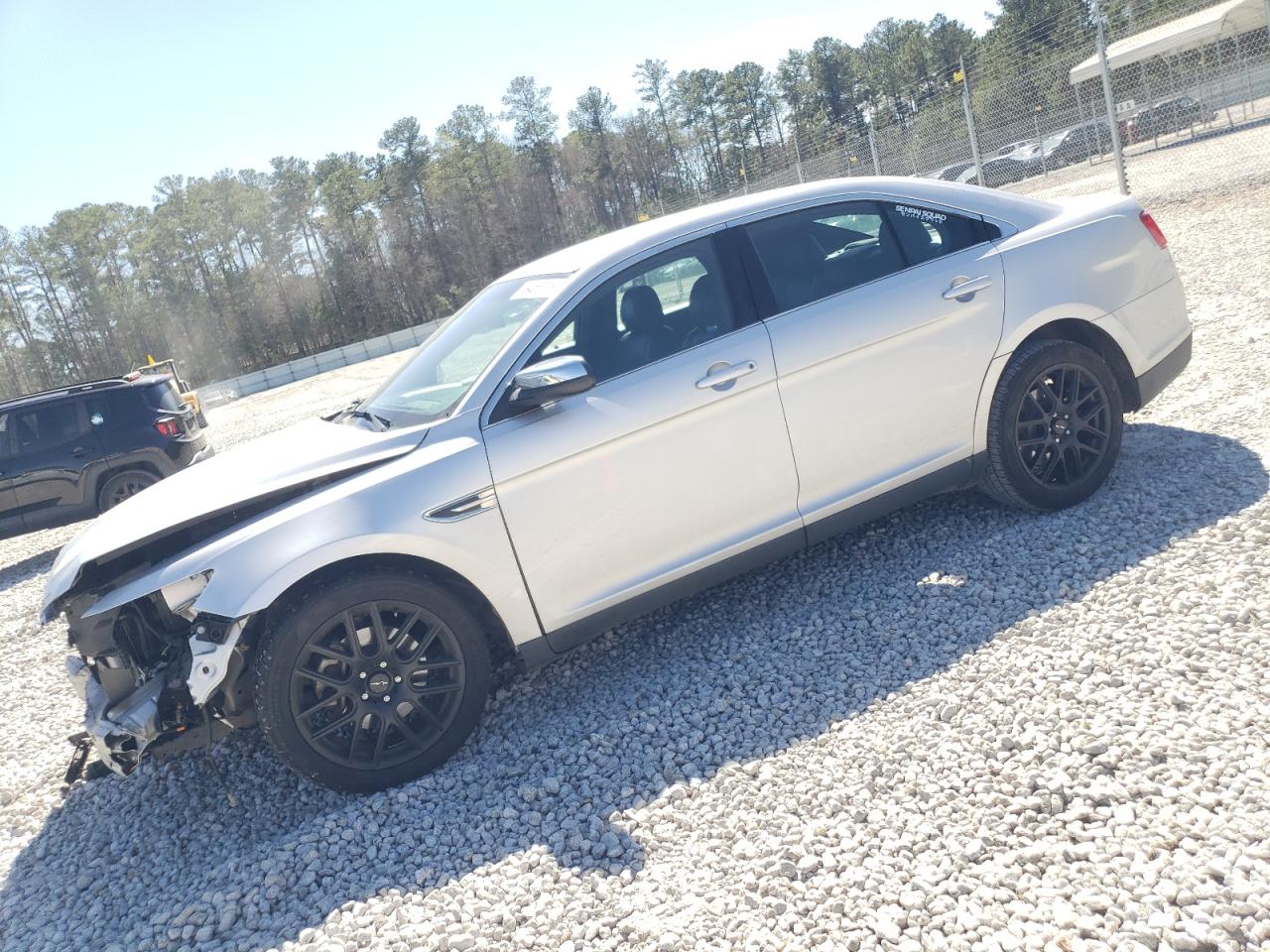 2015 Ford Taurus - Image 1