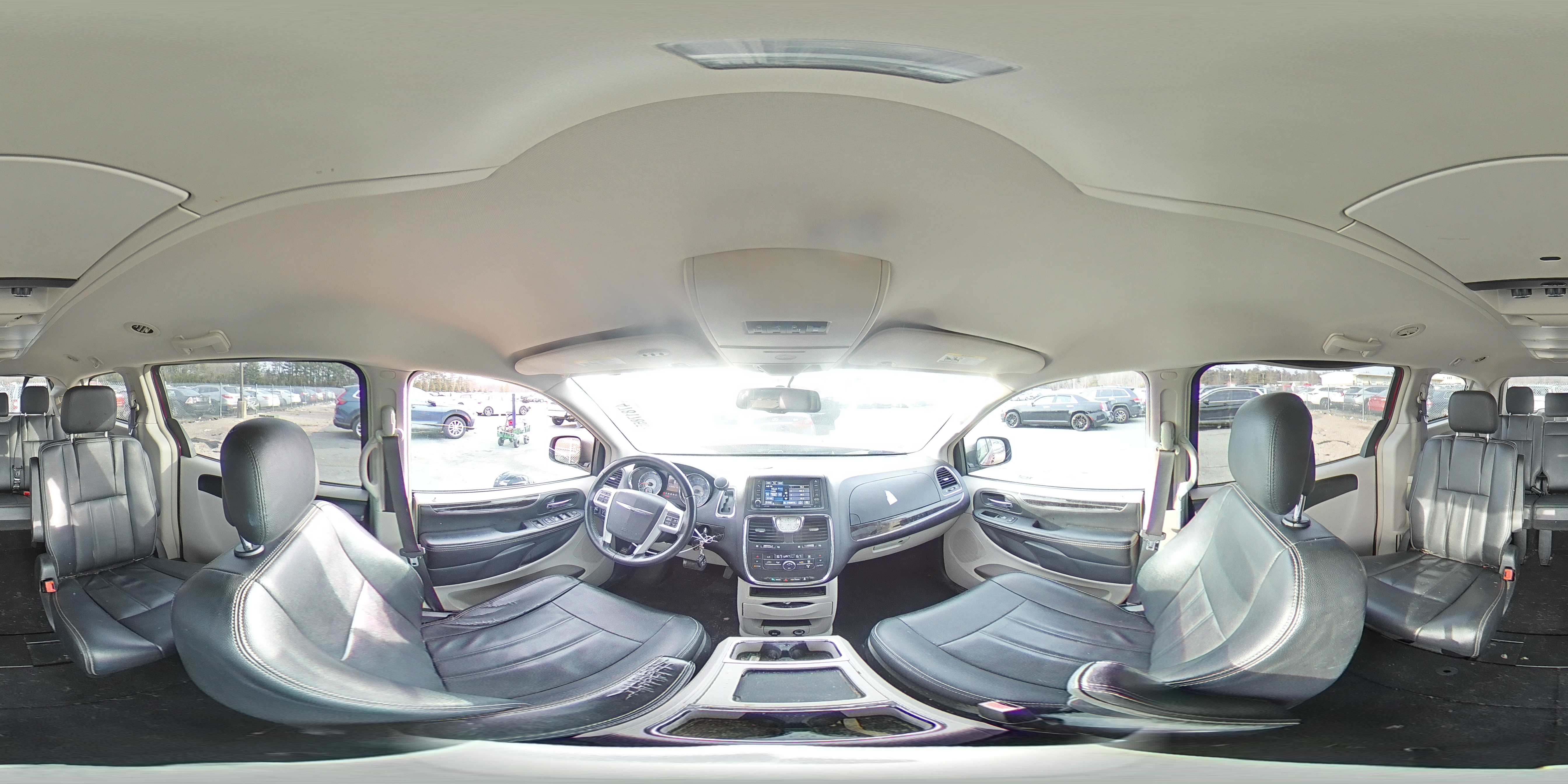 2016 Chrysler Town & Country - Image 13