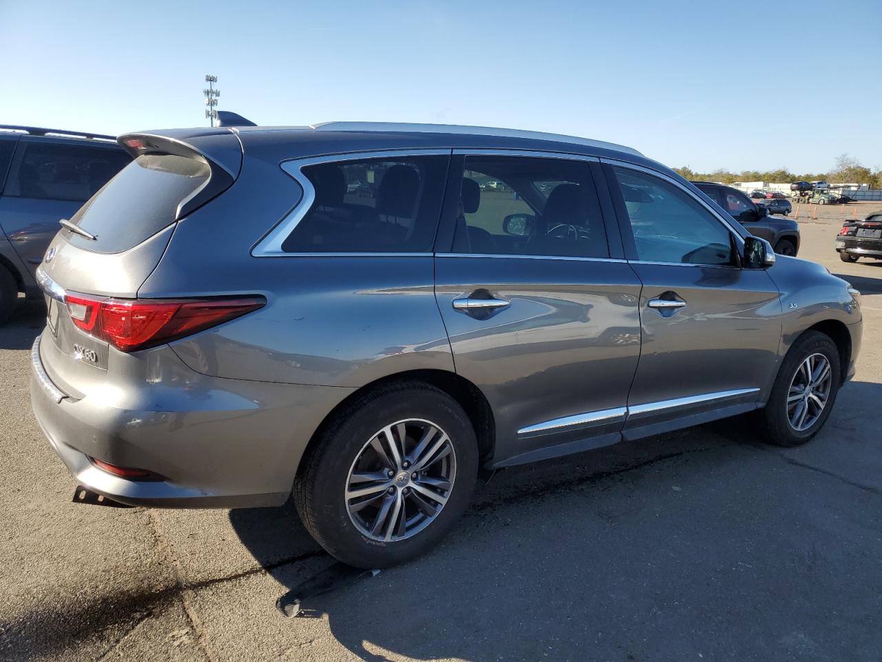 2019 Infiniti QX60 - Image 3