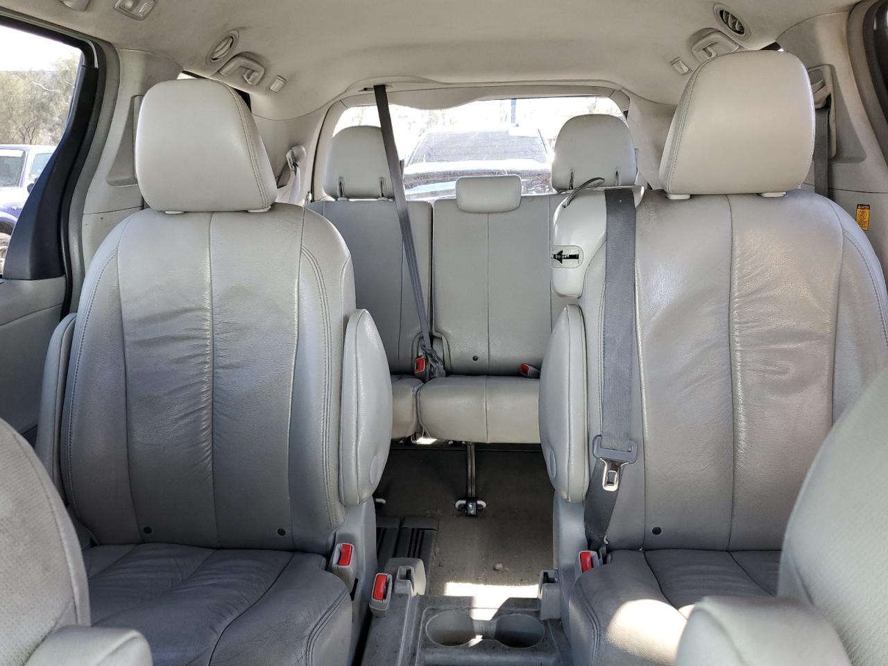 2012 Toyota Sienna - Image 10