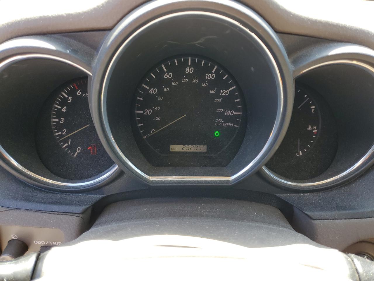 2005 Lexus RX - Image 9