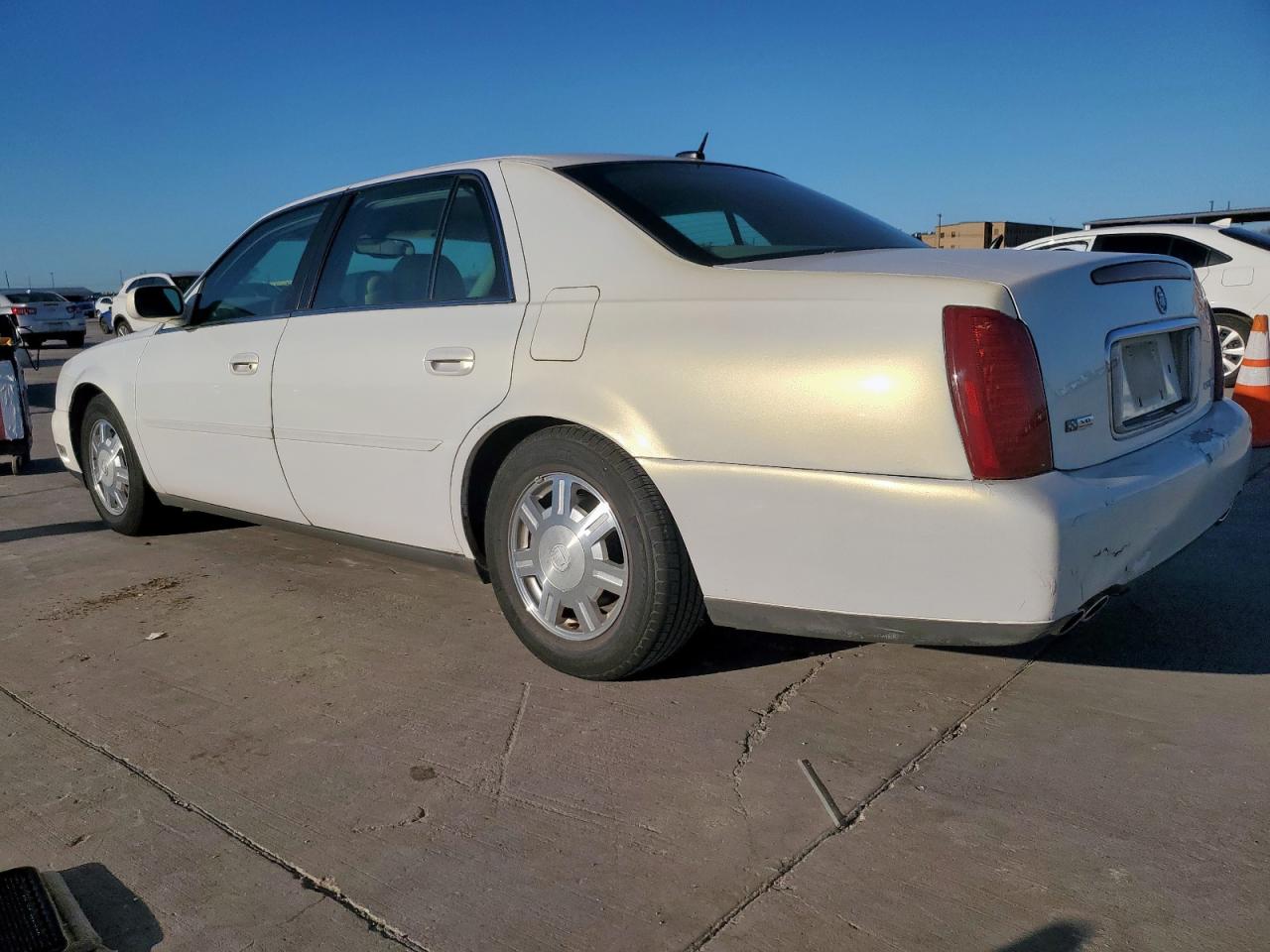 2005 Cadillac De Ville - Image 2