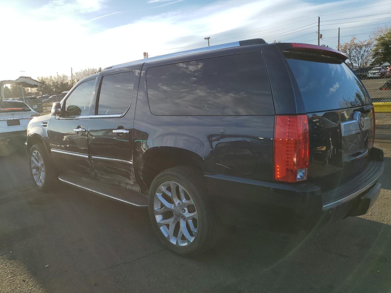 2008 Cadillac Escalade - Image 2