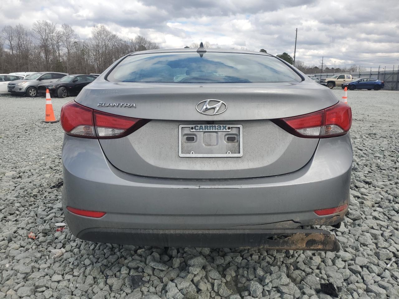 2015 Hyundai Elantra - Image 6