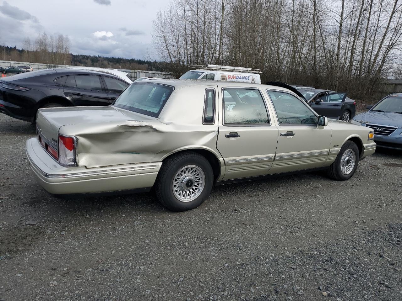 1997 Lincoln Town Car - Image 3