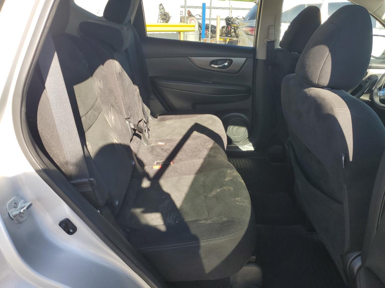 2015 Nissan Rogue - Image 11