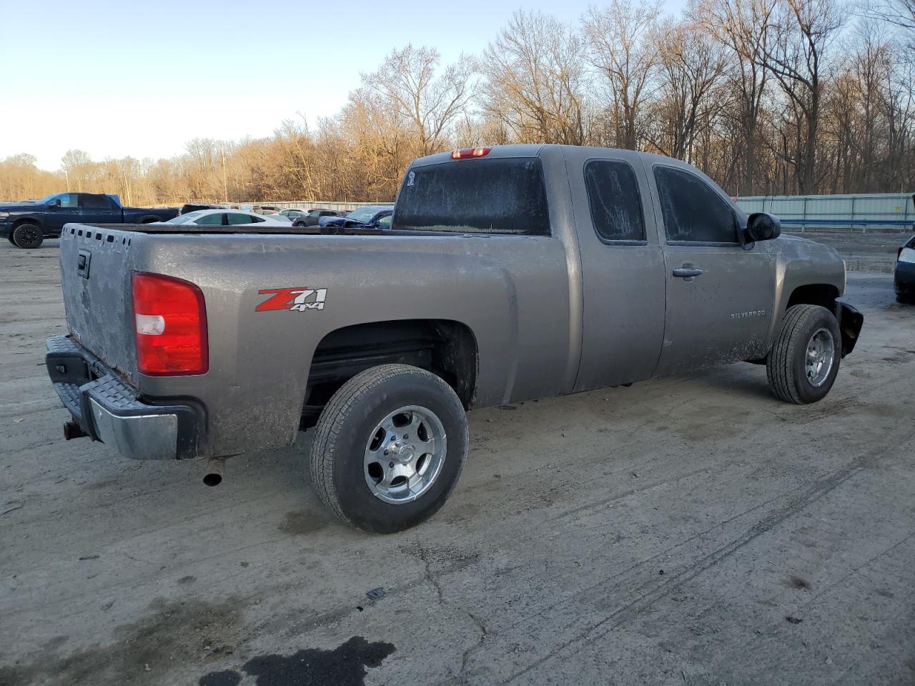 2013 Chevrolet Silverado - Image 3