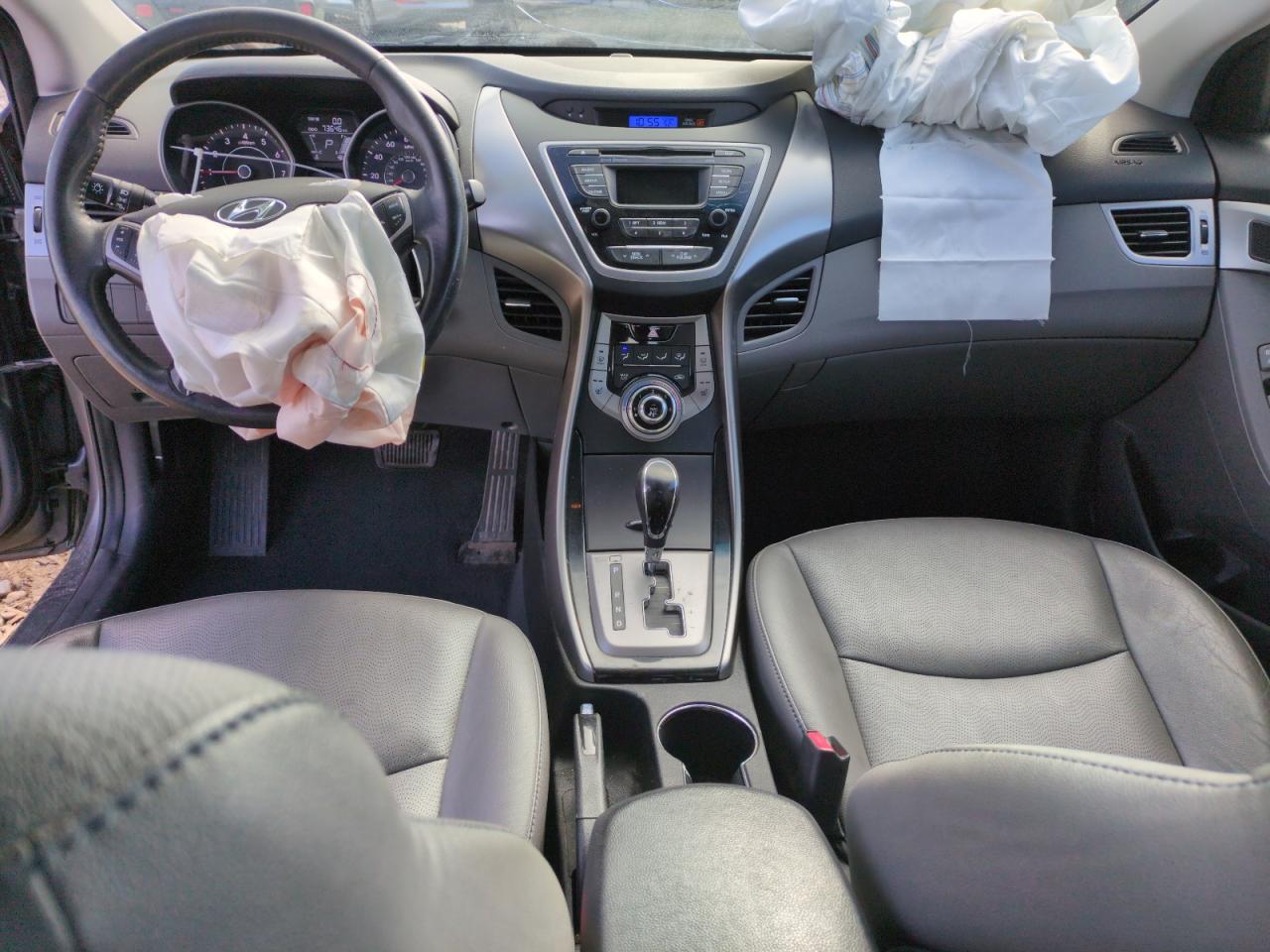 2013 Hyundai Elantra - Image 8