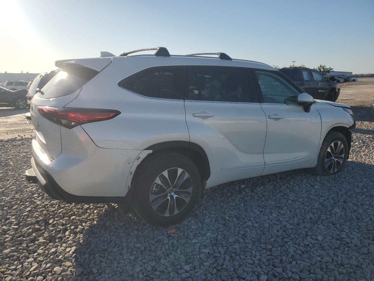 2020 Toyota Highlander - Image 3