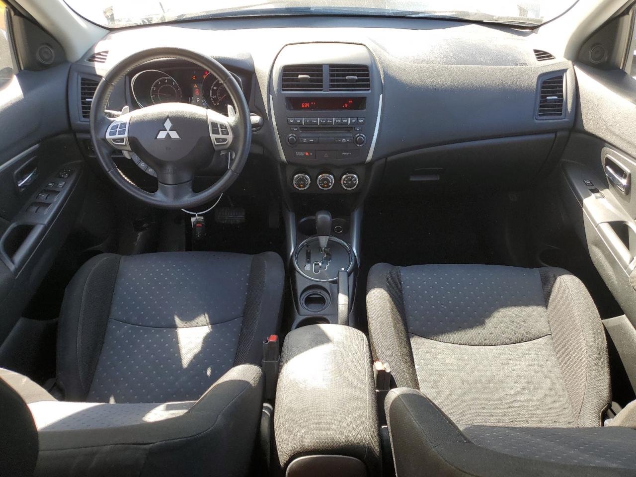 2012 Mitsubishi Outlander - Image 8
