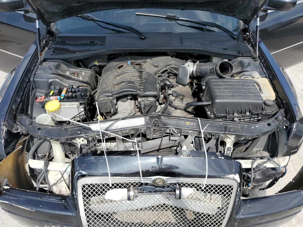 2006 Chrysler 300 - Image 11