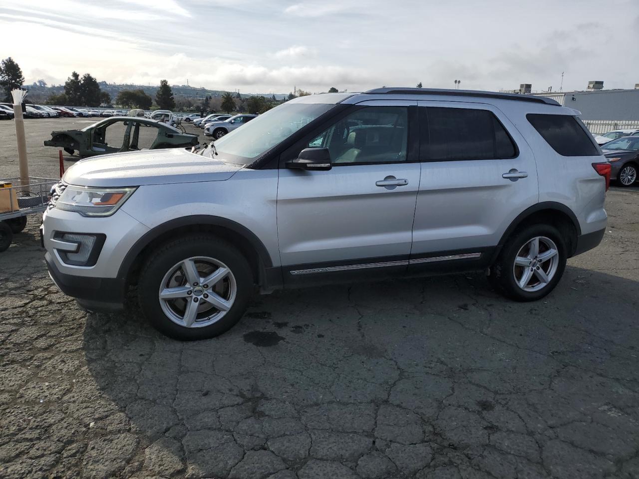 2017 Ford Explorer Xlt for Sale in Vallejo, CA - Minor Dent/Scratches