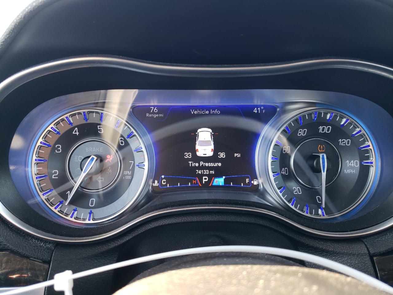 2017 Chrysler 300 - Image 9