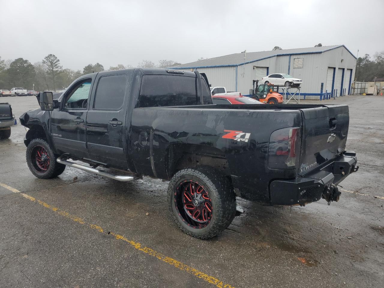 2007 Chevrolet Silverado - Image 2