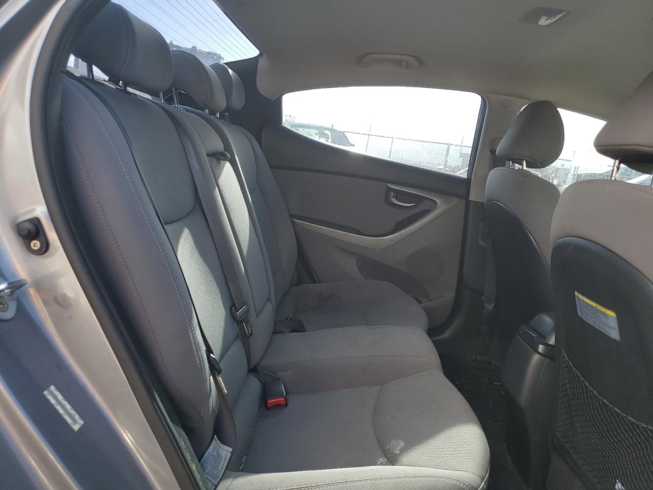 2015 Hyundai Elantra - Image 10