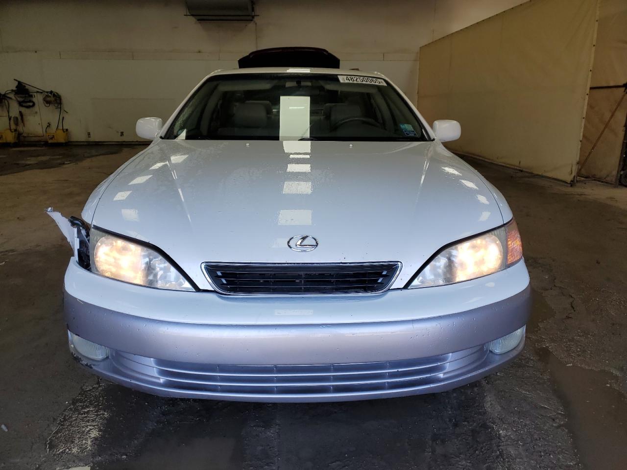 1999 Lexus ES - Image 5