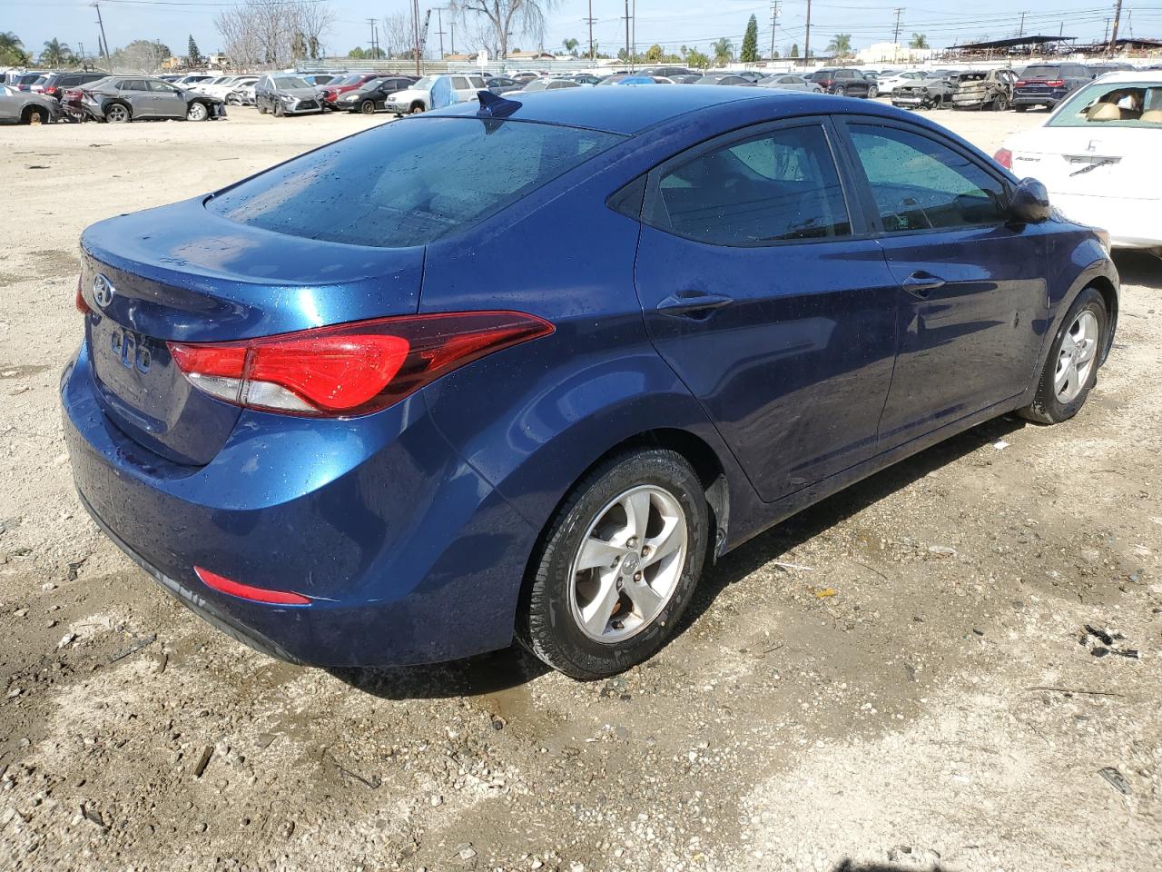 2015 Hyundai Elantra - Image 3