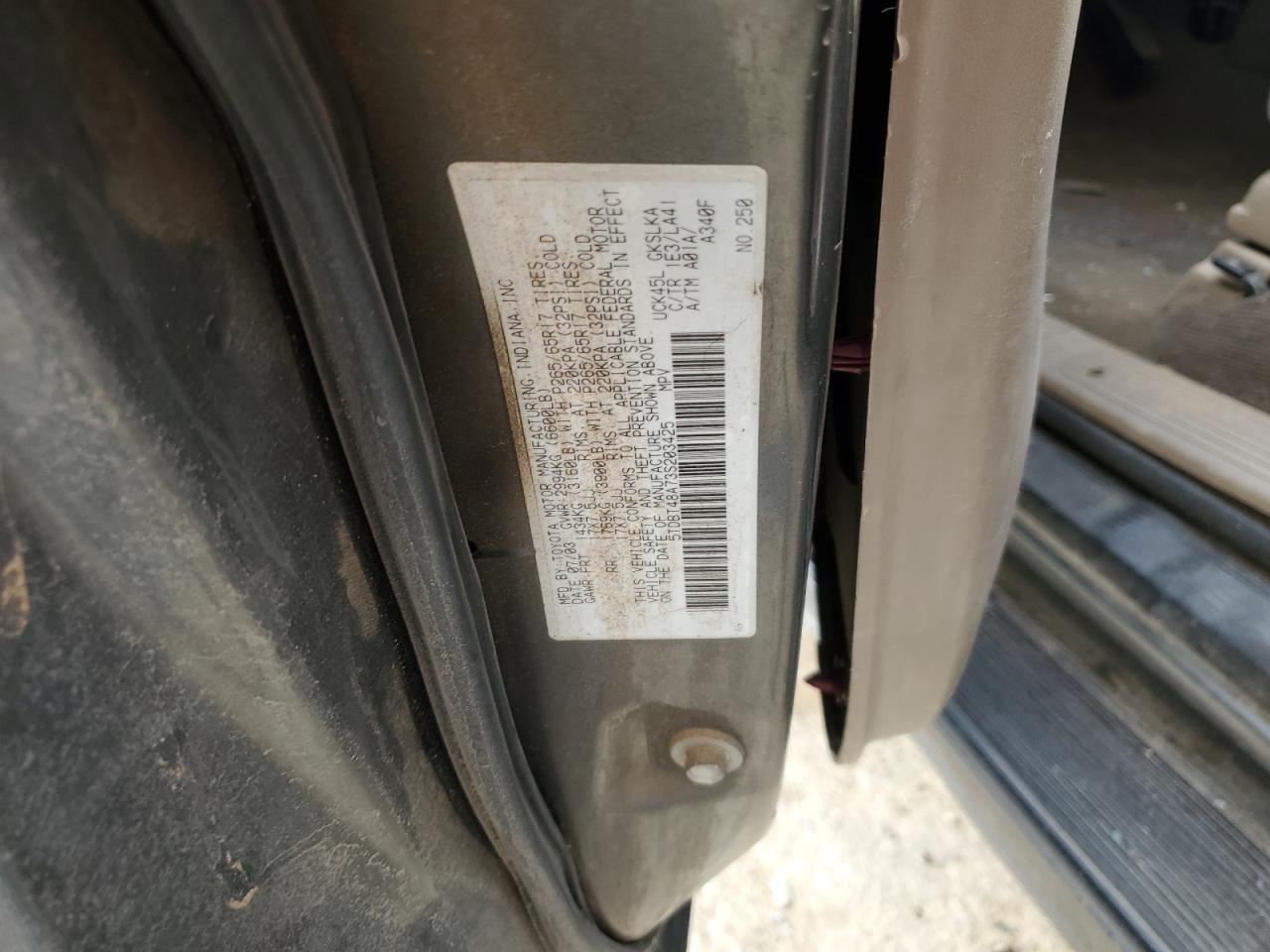 2003 Toyota Sequoia - Image 14