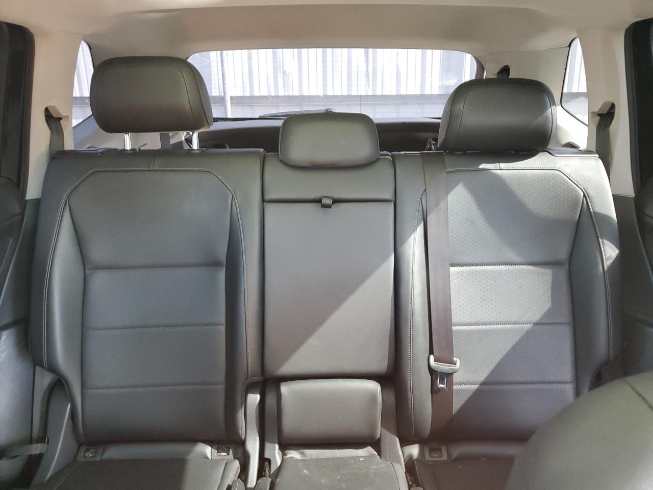 2018 Volkswagen Tiguan - Image 10