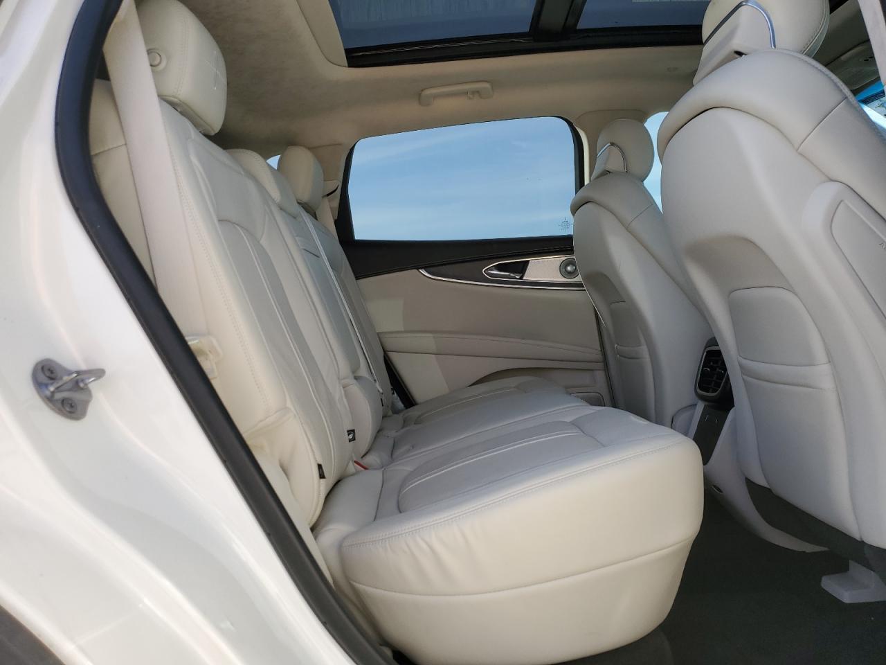 2020 Lincoln Nautilus - Image 11