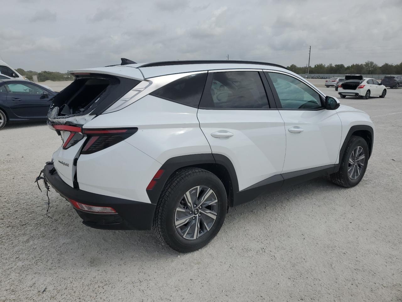 2023 Hyundai Tucson - Image 3