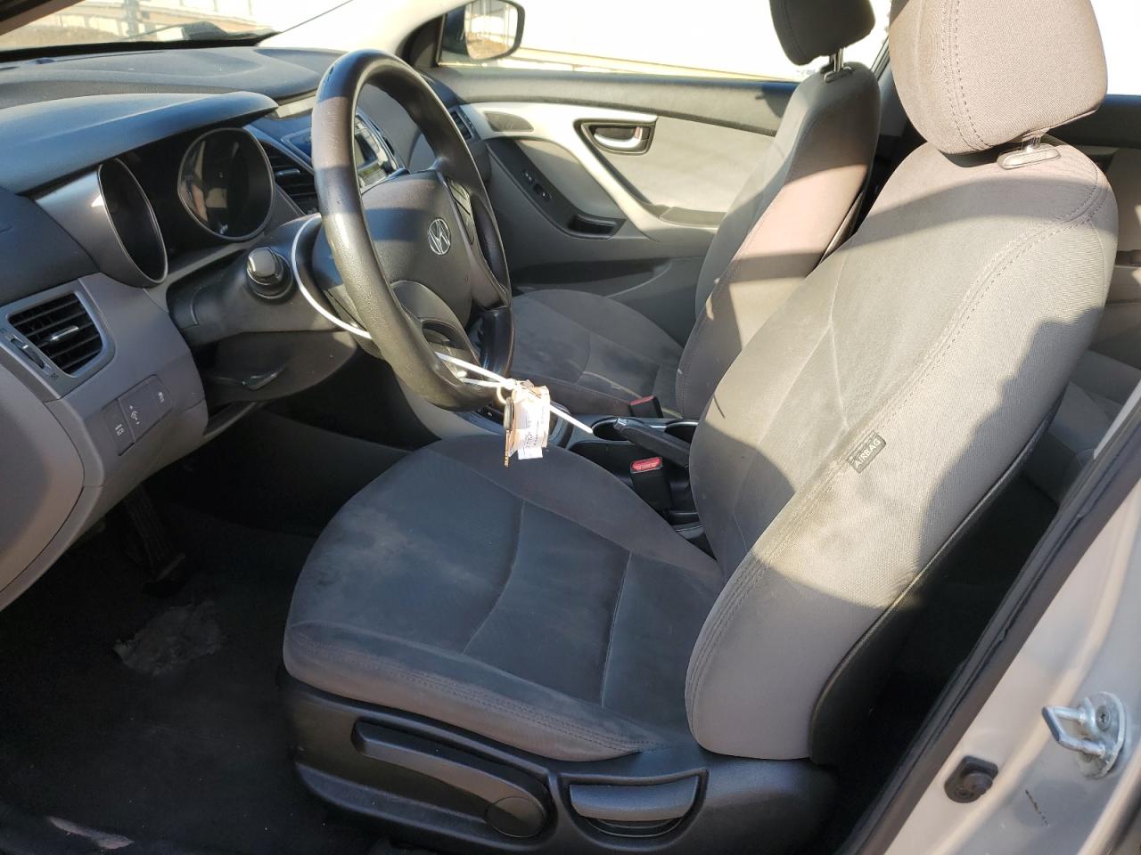 2015 Hyundai Elantra - Image 7